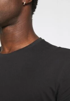 Pier One 3 Pack - T-Shirt Basic - Black/Mottled Dark Grey/Bordeaux -Heren Kledingwinkel 04cd6e61680f434c97b57d78f55241fd