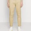 Redefined Rebel Ercan Smart Pants - Chino - Travertine 1 Redefined Rebel Ercan Smart Pants - Chino - Travertine -Heren Kledingwinkel 20142977670641b8937dc89db8843ff5