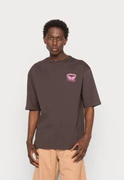 YOURTURN Nostalgia Future Tee Unisex - T-Shirt Print - Brown -Heren Kledingwinkel 36f7e96f8ea14564abd417ba45e7ff27