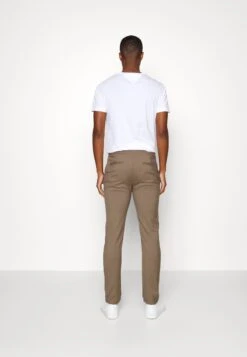 Pier One Chino - Brown -Heren Kledingwinkel 3b1a04b6cea3448cbd280175ba3b1e46