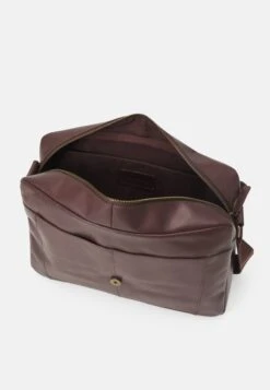 Pier One Leather Unisex - Laptoptas - Brown 8 Pier One Leather Unisex - Laptoptas - Brown -Heren Kledingwinkel 5b4d14f90e4c4510b679f04d80f27b19