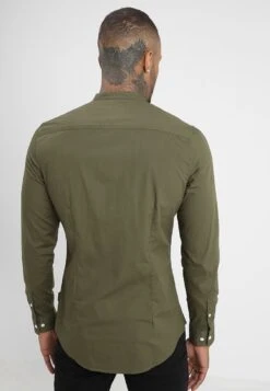 Pier One Muscle Fit Stand- Overhemd - Oliv -Heren Kledingwinkel 6203a98ce2074a57aa2427fe331f99cb