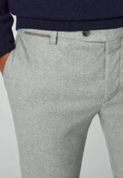 Hackett London Broken Twill Trs - Broek - Light Grey 11 Hackett London Broken Twill Trs - Broek - Light Grey -Heren Kledingwinkel 7267bd1bba90424bb9c0988b90ba15b6