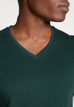 Pier One 3 Pack- T-Shirt Basic - Black, Grey, Green 11 Pier One 3 Pack- T-Shirt Basic - Black, Grey, Green -Heren Kledingwinkel 75d8e7abd9c649fe8ff382e42bf08591