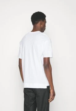 DRYKORN Eros - T-Shirt Basic - White -Heren Kledingwinkel 90f94f7baba2449bb40cda4af00f5de1