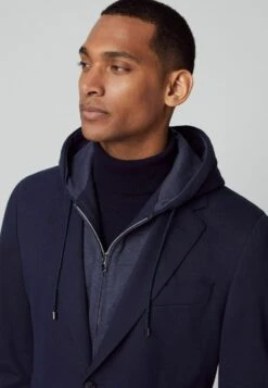 Hackett London Sports W Hooded Bib - Blazer - Navy Blue 13 Hackett London Sports W Hooded Bib - Blazer - Navy Blue -Heren Kledingwinkel 91a30cf6ce8047fe85f7d306db770724