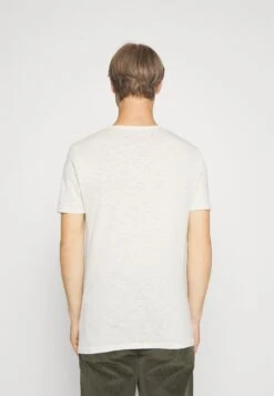 Pier One T-Shirt Basic - Off-White -Heren Kledingwinkel 93fe281cdfcb4863857b57bc7b30c1fd