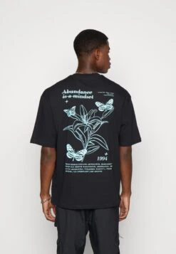 YOURTURN Chest Tee Unisex - T-Shirt Print - 802 - Black -Heren Kledingwinkel b2af27d4ebd04411a960eb8d69437ecf