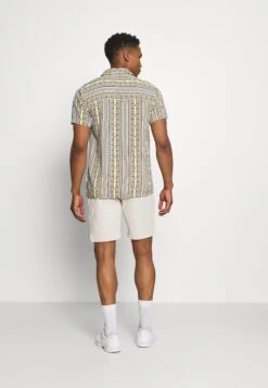 Redefined Rebel Joey - Shorts - Stone -Heren Kledingwinkel b6ace980bce443f1ad2be8177eefaa98