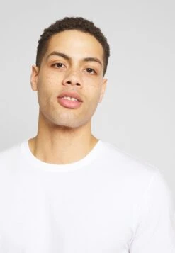 Pier One 3 Pack - T-Shirt Basic - White/Dark Blue/Red 11 Pier One 3 Pack - T-Shirt Basic - White/Dark Blue/Red -Heren Kledingwinkel bb58520a3fdd4addbd204975d9a479ed