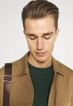 Pier One Basic Crewneck - Trui - Mottled Dark Green 13 Pier One Basic Crewneck - Trui - Mottled Dark Green -Heren Kledingwinkel c4a75157027844b18a449c0bf30f39e5