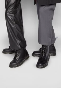 Dr. Martens 1460Boot - Veterboots - Black/White -Heren Kledingwinkel c91cd86114b04c94a9da0b3910d0bd2b