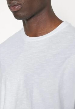 DRYKORN Eros - T-Shirt Basic - White -Heren Kledingwinkel d39c06f4781743448f30018aac51f288