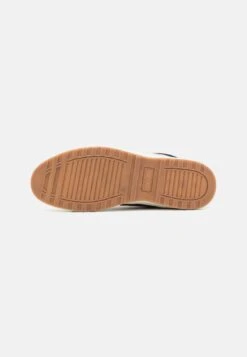 Pier One Sneakers Hoog - Cognac -Heren Kledingwinkel eafa0ed86a51400d8543561b89d4c2c7