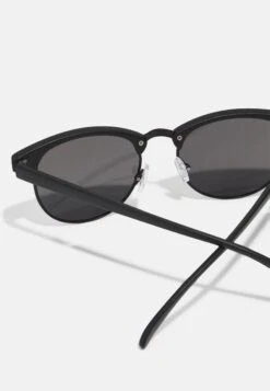 Pier One Unisex - Zonnebril -Black -Heren Kledingwinkel f41786acb4f54644b6e1caf49d70a762